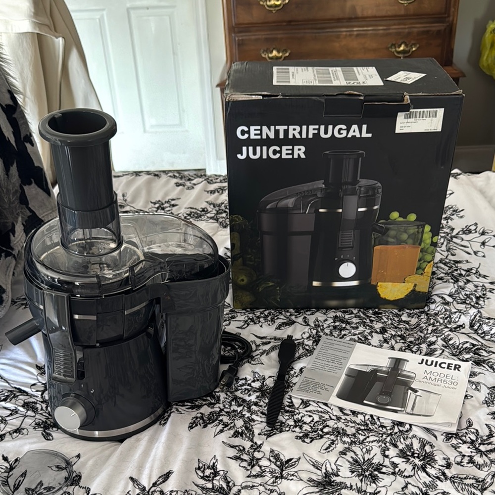 Centrifugal Juicer in Black